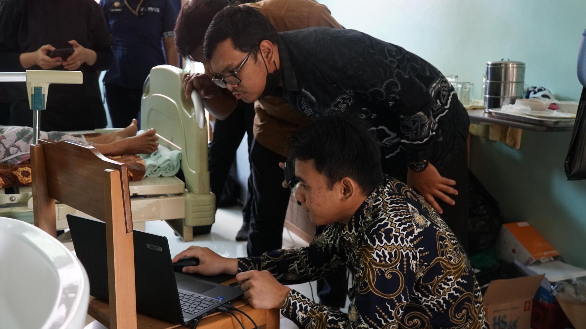 Dekatkan Layanan, Imigrasi Ketapang Hadirkan SIJEBOL di RS Fatima Ketapang