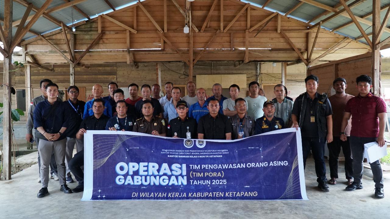 Cegah Pelanggaran Keimigrasian, Imigrasi Ketapang Gelar Operasi Gabungan