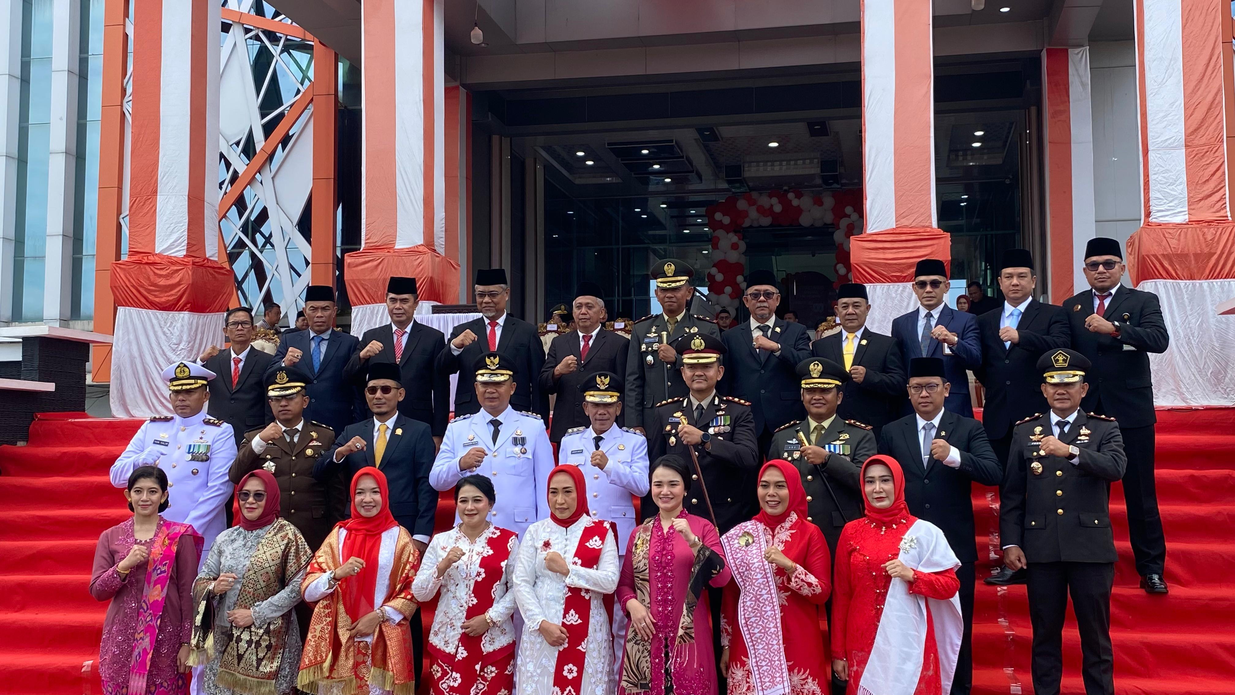 Jaga Kebersamaan,  Imigrasi Ketapang Ikuti Upacara Peringatan HUT RI ke-80 di Kantor Bupati Ketapang