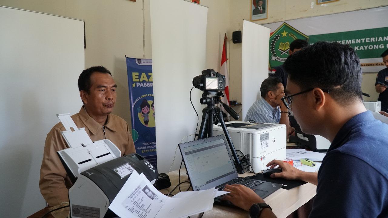 Imigrasi Ketapang Gelar Eazy Passport untuk Calon Jemaah Haji di Kayong Utara