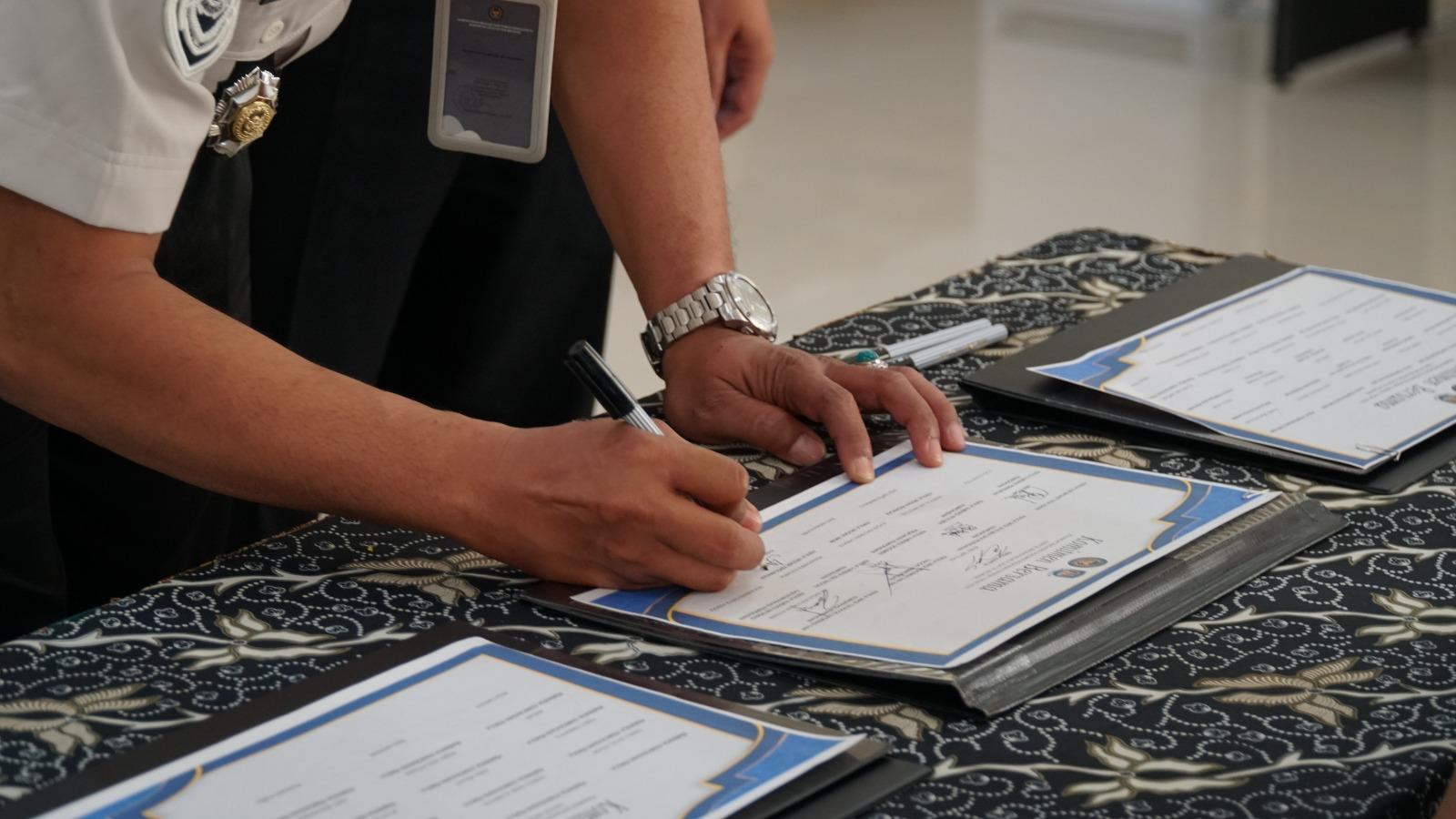 Penguatan Kinerja Tahun 2026, Imigrasi Ketapang Tandatangani Perjanjian Komitmen Bersama