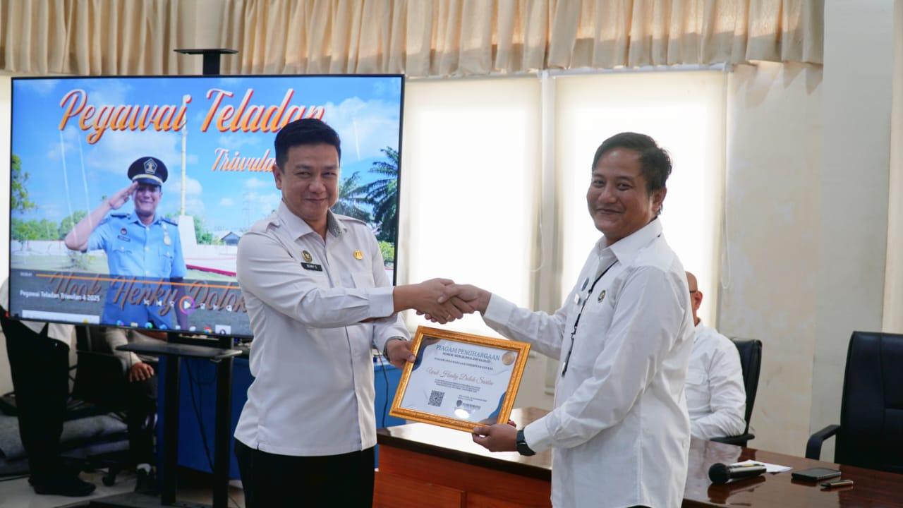 Apresiasi Kinerja Terbaik, Imigrasi Ketapang Anugerahkan Pegawai Teladan Triwulan IV