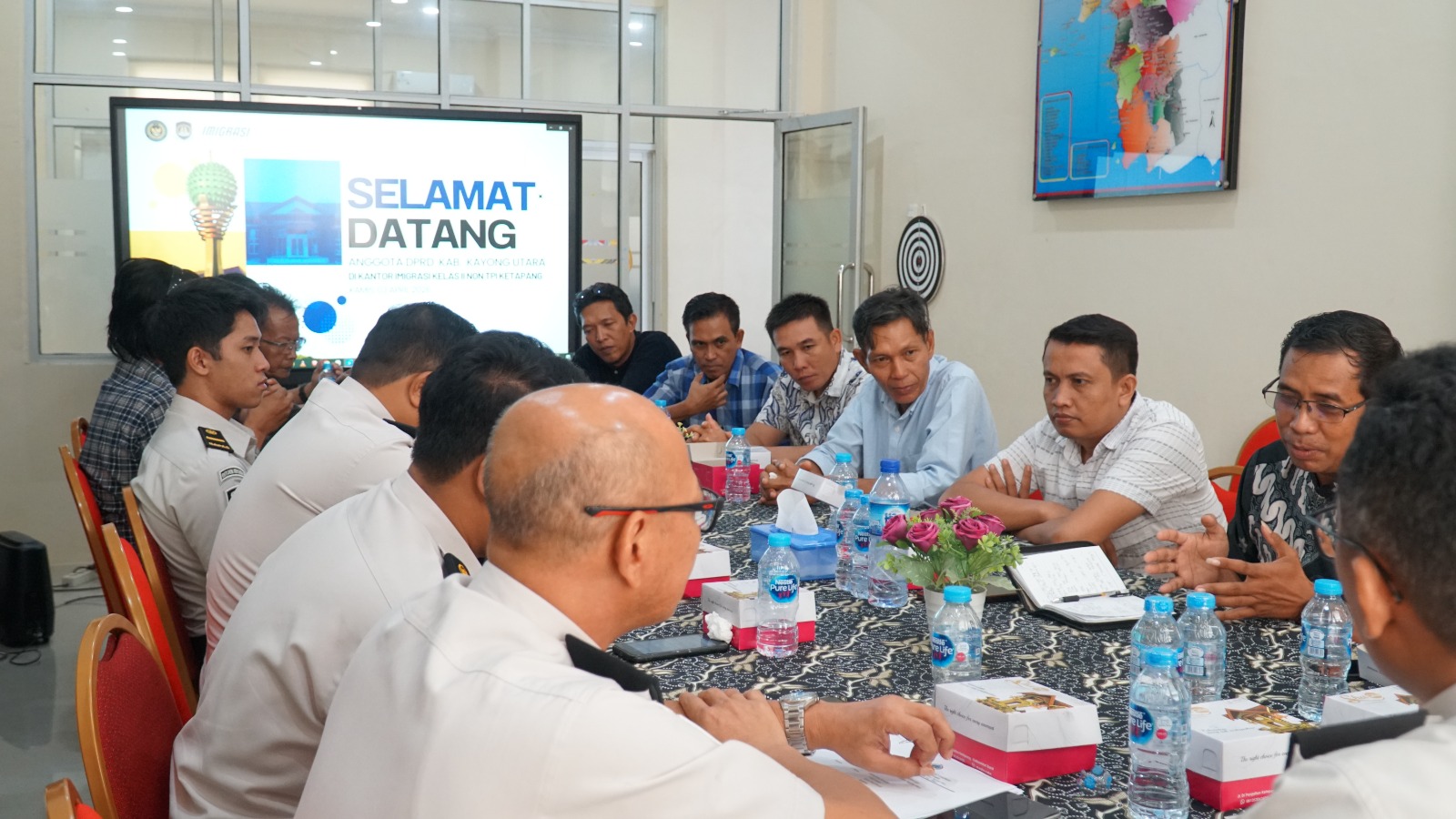 Imigrasi Ketapang Sambut Kunjungan DPRD Kayong Utara, Perkuat Sinergi Pengawasan Orang Asing