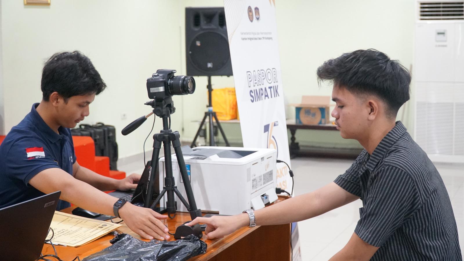 Paspor Simpatik Pekan Kedua, Imigrasi Ketapang Hadir di Bank Kalbar